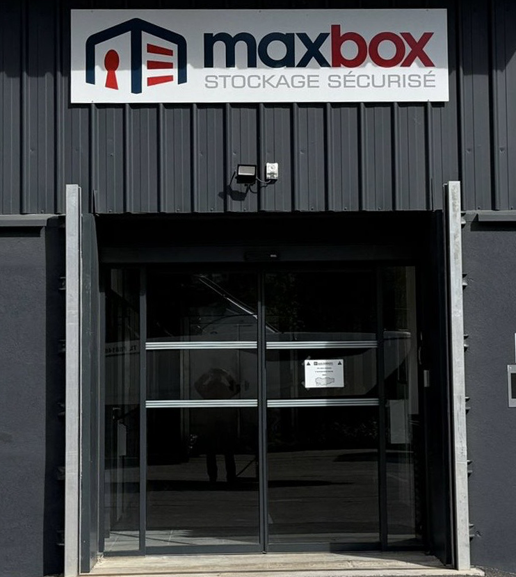 Entrée du centre de self-stockage MaxBox
